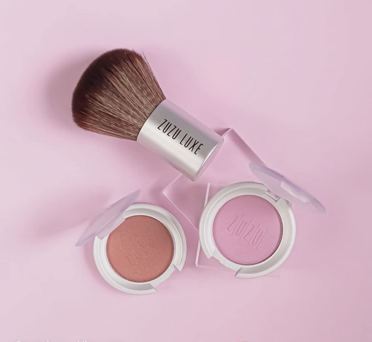 Zuzu Luxe Mineral Blush Samba swatch demonstrates blendable color payoff.