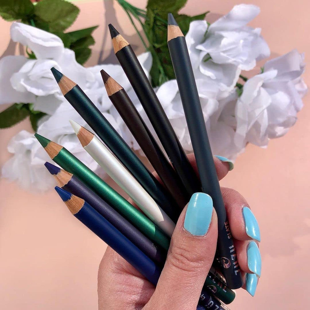Zuzu Luxe Snow Eyeliner twist-up cap enables quick, mess-free use